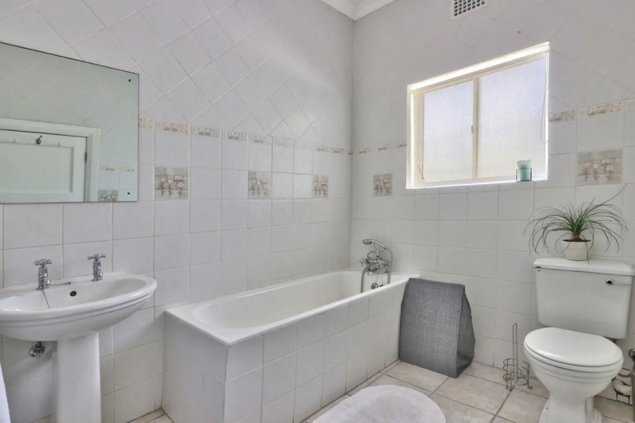 2 Bedroom Property for Sale in Sea Point Western Cape